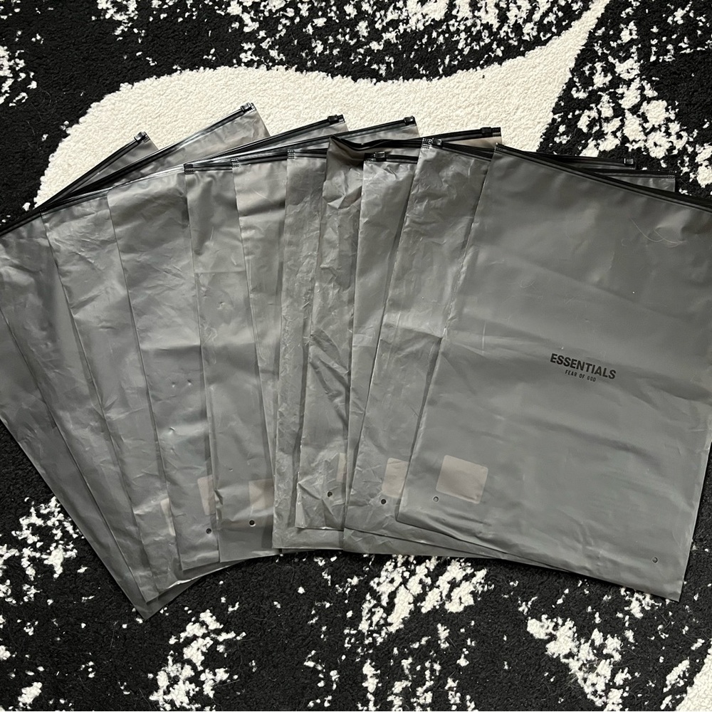 11 REUSABLE ESSENTIALS RETAIL BAGS